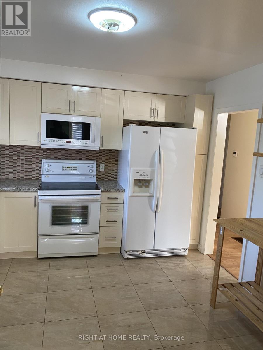 513 Lynett Crescent, Richmond Hill, Ontario  L4C 2V8 - Photo 10 - N12942892