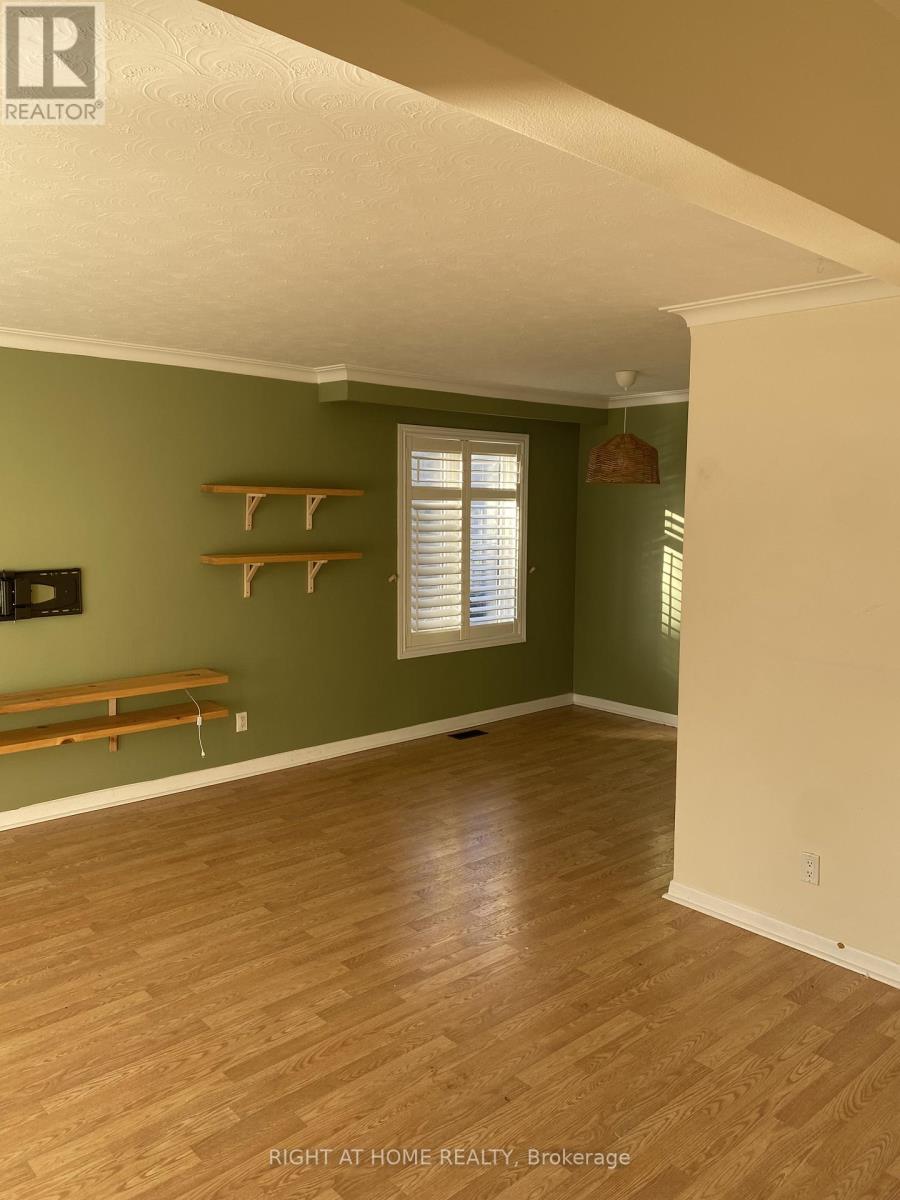 513 Lynett Crescent, Richmond Hill, Ontario  L4C 2V8 - Photo 7 - N12942892