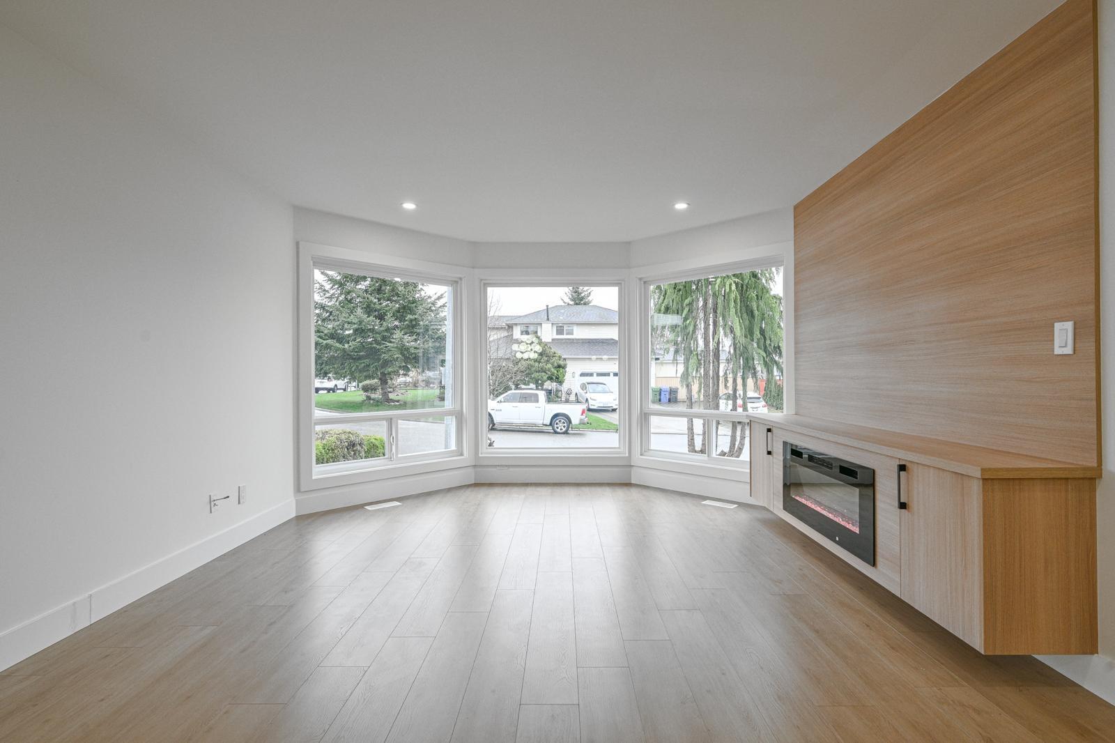 32069 Clinton Avenue, Abbotsford, British Columbia  V2T 5B7 - Photo 3 - R3105255