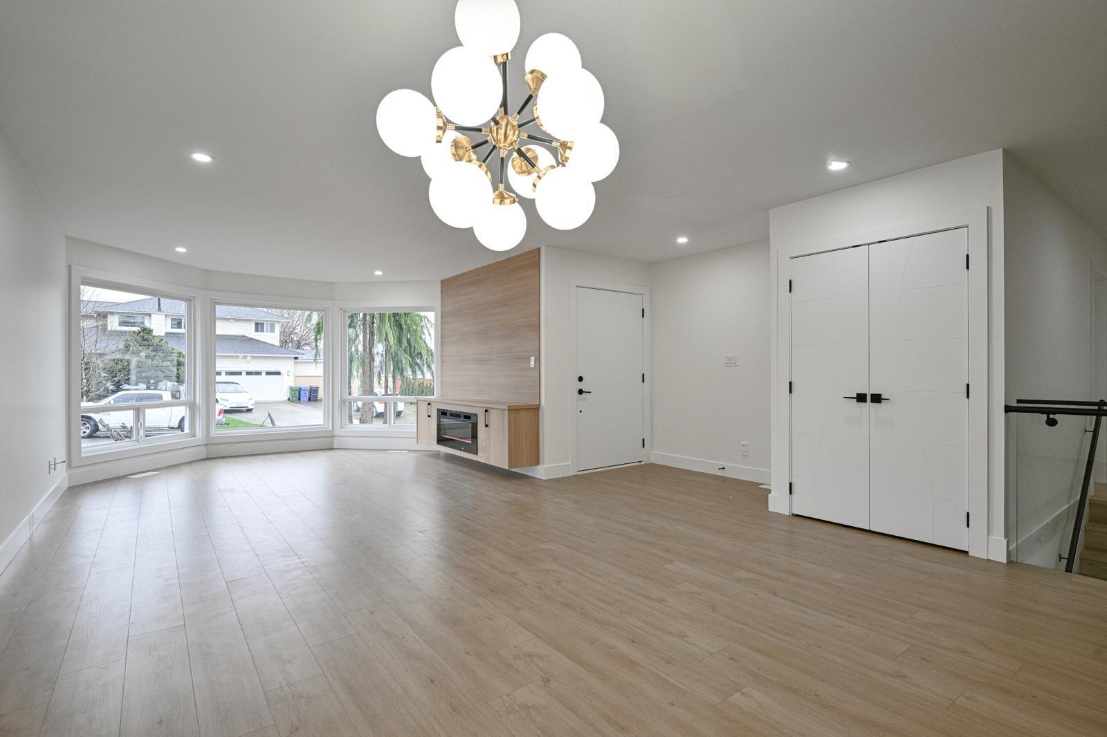 32069 Clinton Avenue, Abbotsford, British Columbia  V2T 5B7 - Photo 4 - R3105255