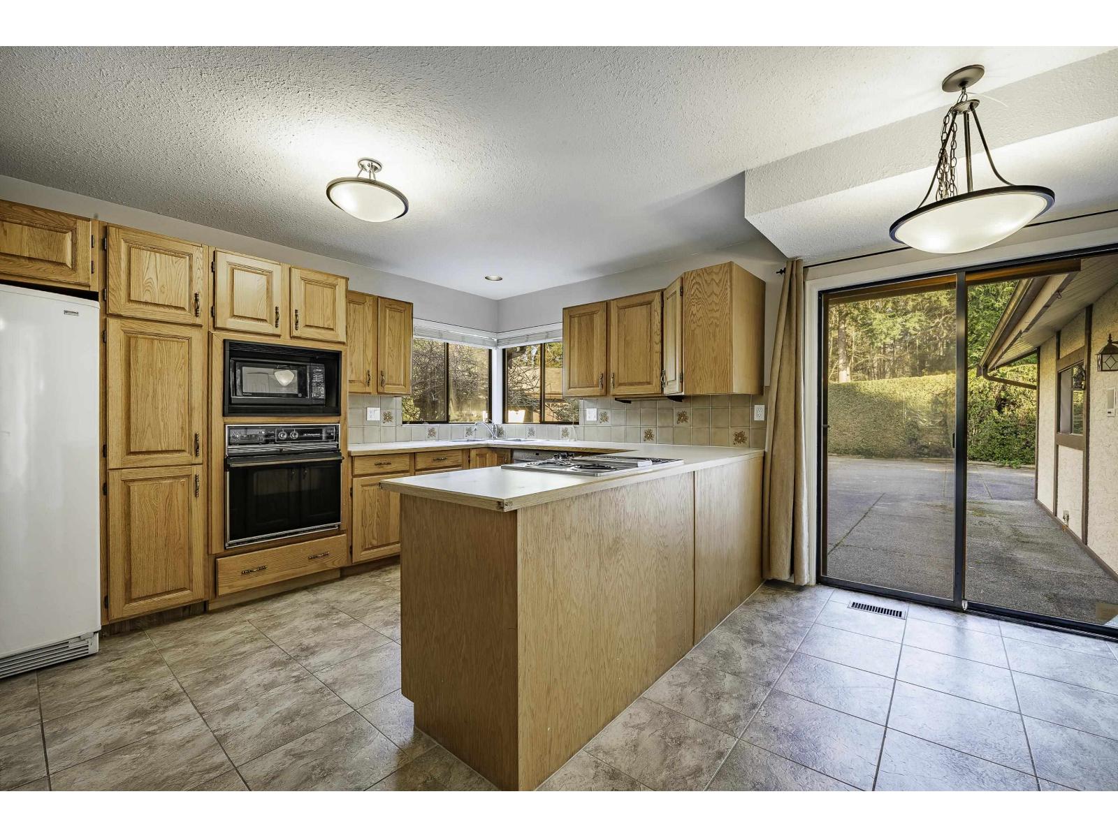 2570 142 Street, Surrey, British Columbia  V4P 2G3 - Photo 15 - R3106303