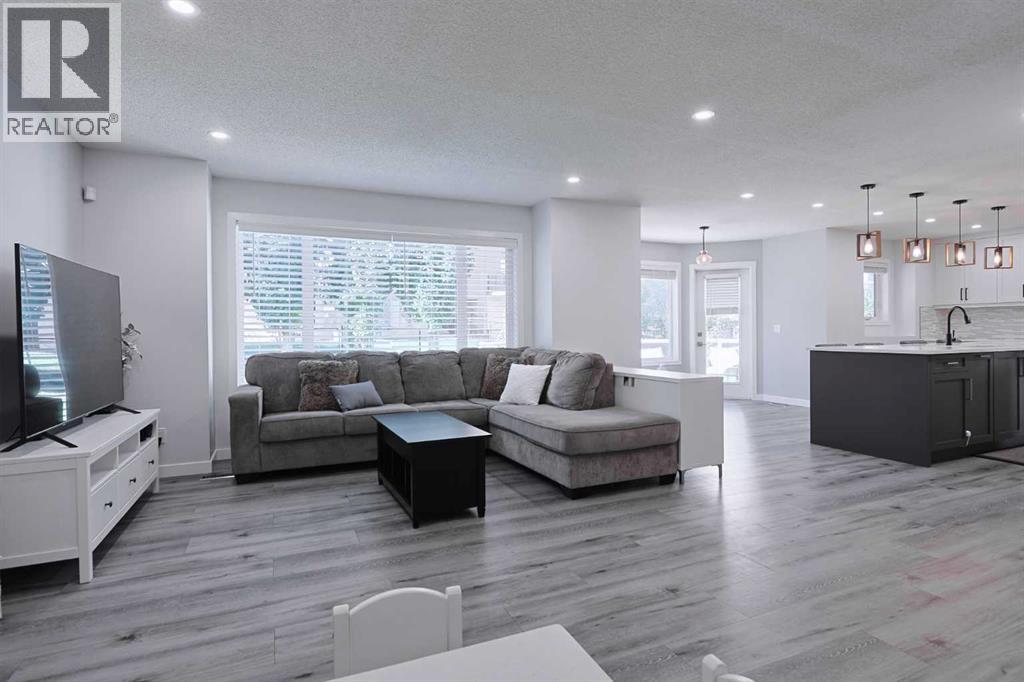 161 Hamptons Gardens NW, Calgary, Alberta  T3A 5X5 - Photo 8 - A2296753