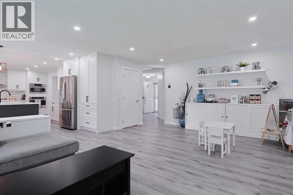 161 Hamptons Gardens NW, Calgary, Alberta  T3A 5X5 - Photo 3 - A2296753