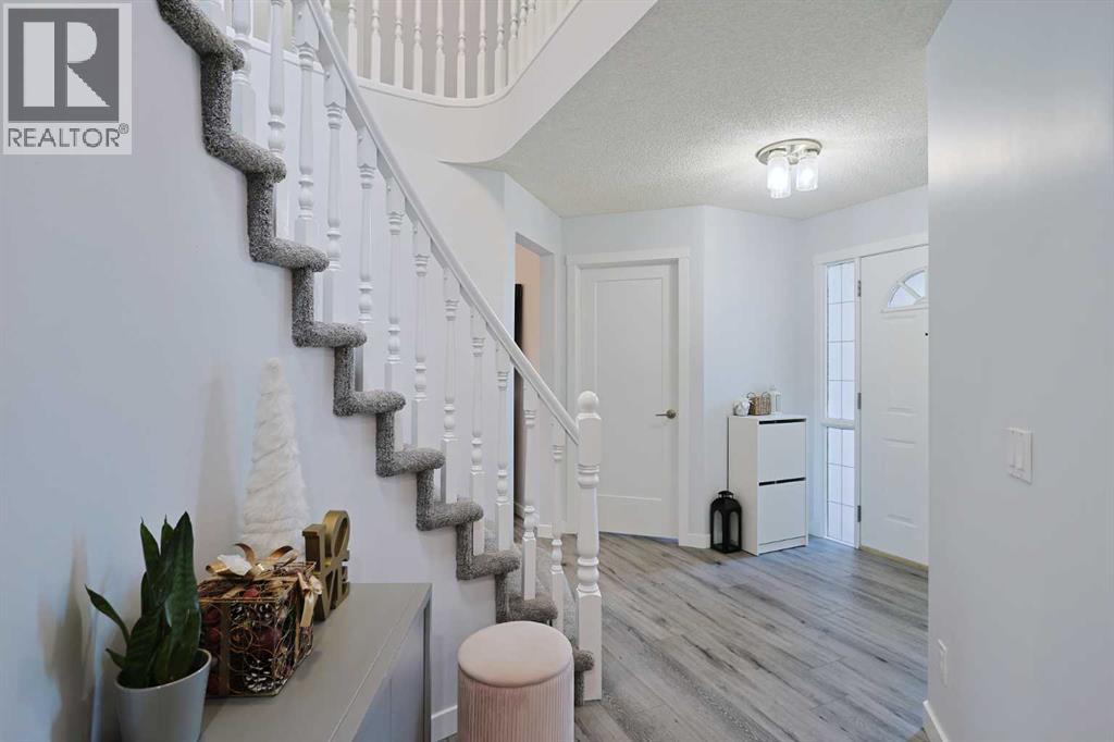 161 Hamptons Gardens NW, Calgary, Alberta  T3A 5X5 - Photo 5 - A2296753