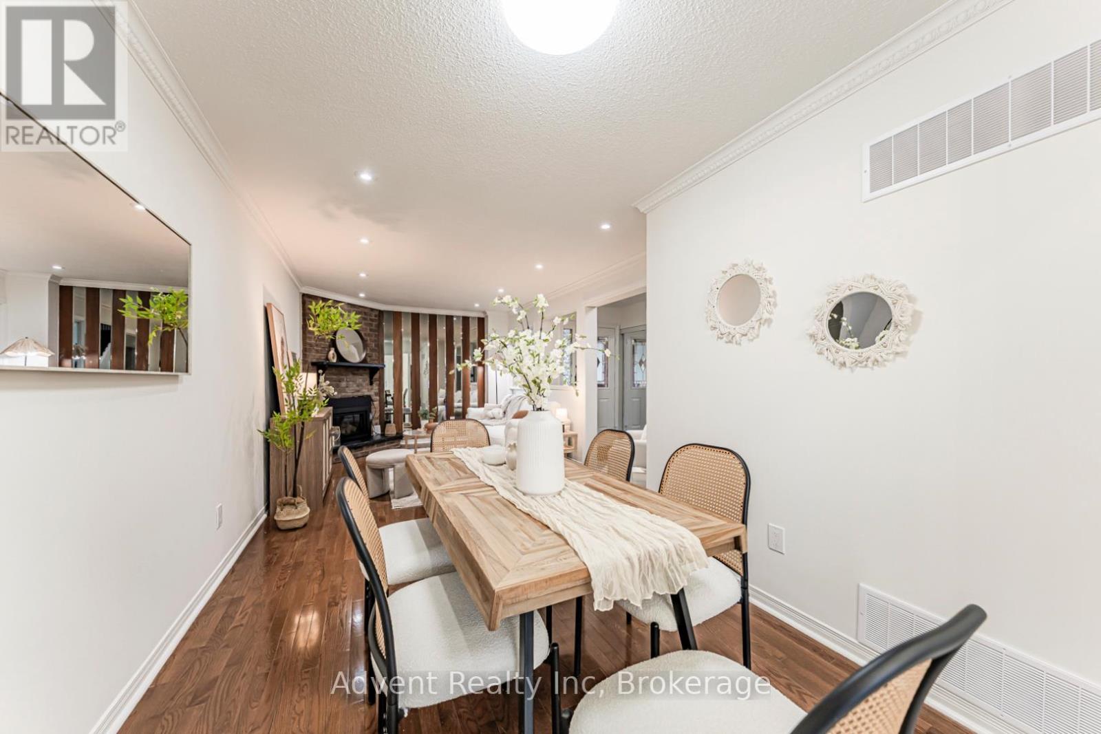 45 Cheeseman Drive, Markham, Ontario  L3R 3G3 - Photo 6 - N12950894