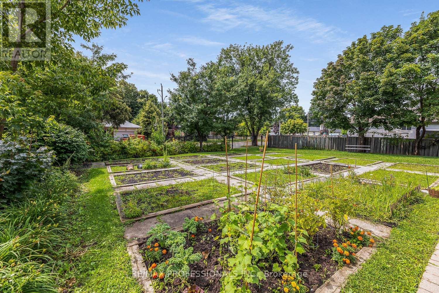 104 - 9944 Keele Street, Vaughan, Ontario  L6A 2Z4 - Photo 28 - N12952476