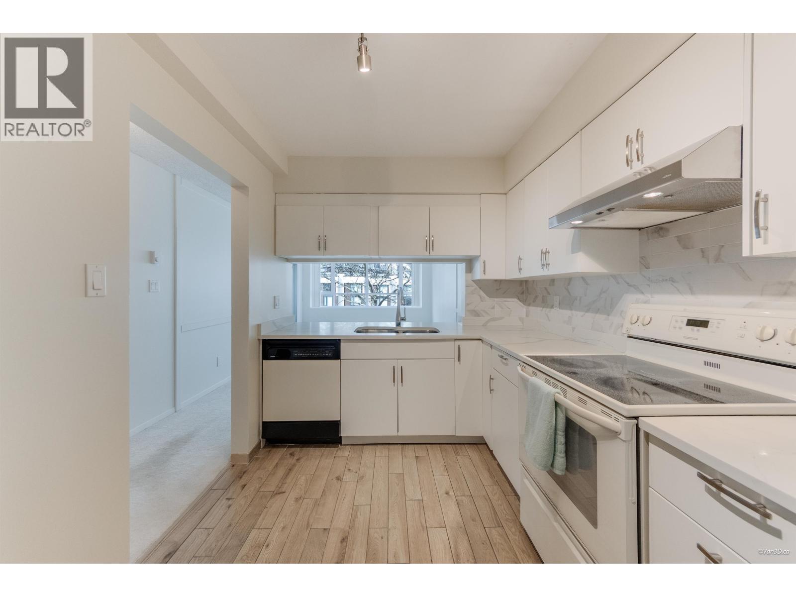 305 6070 Mcmurray Avenue, Burnaby, British Columbia  V5H 4J3 - Photo 4 - R3106847