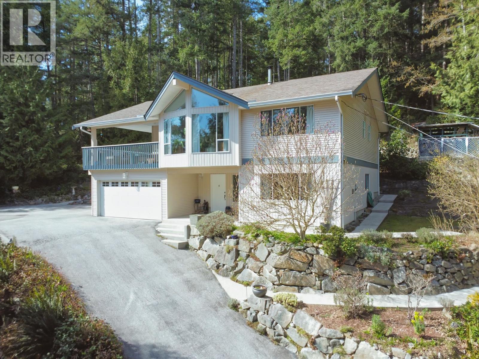 5549 SANS SOUCI ROAD, Halfmoon Bay, British Columbia