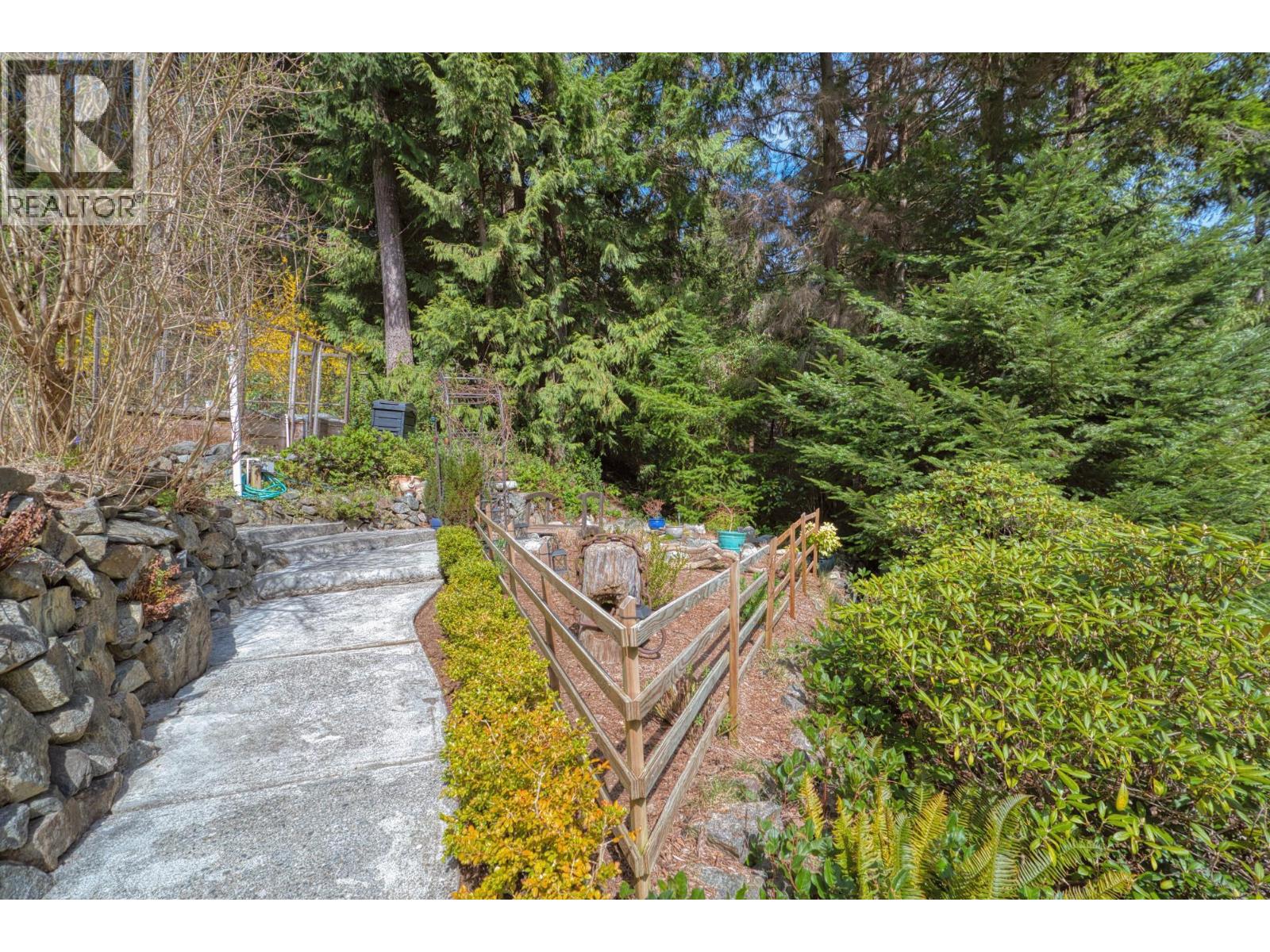 5549 Sans Souci Road, Halfmoon Bay, British Columbia  V7Z 1B6 - Photo 32 - R3106862