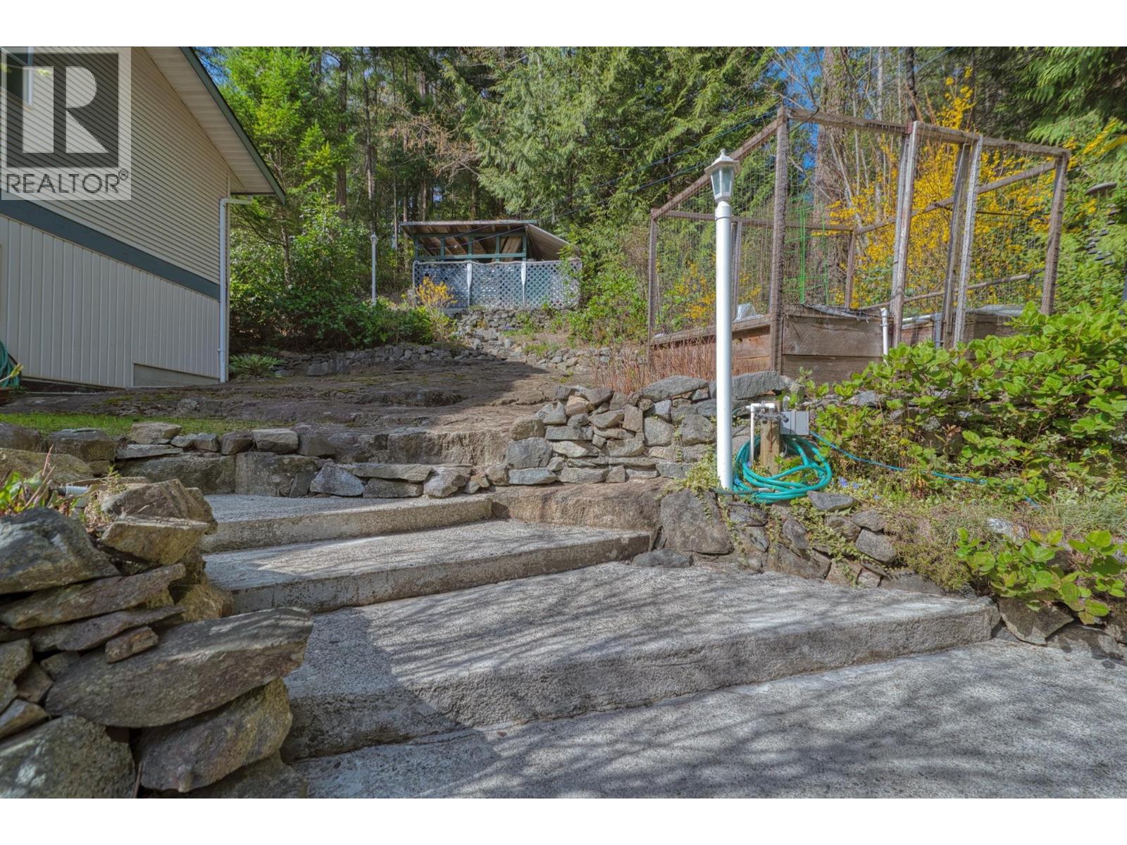 5549 Sans Souci Road, Halfmoon Bay, British Columbia  V7Z 1B6 - Photo 33 - R3106862