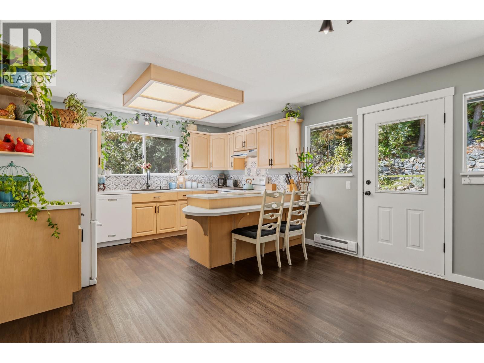 5549 Sans Souci Road, Halfmoon Bay, British Columbia  V7Z 1B6 - Photo 9 - R3106862