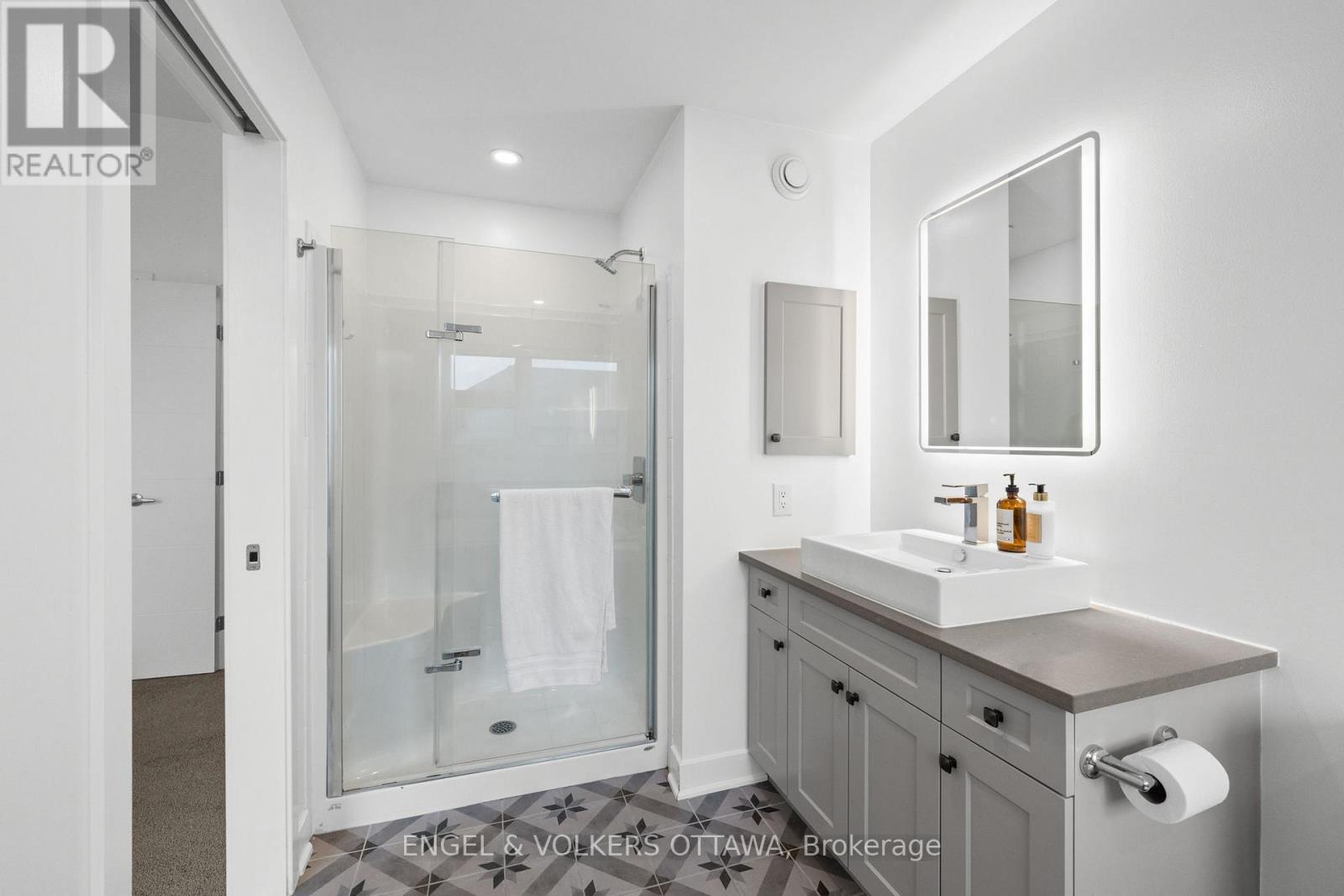 561 Rathburn Lane, Ottawa, Ontario  K1T 0T3 - Photo 19 - X12955308