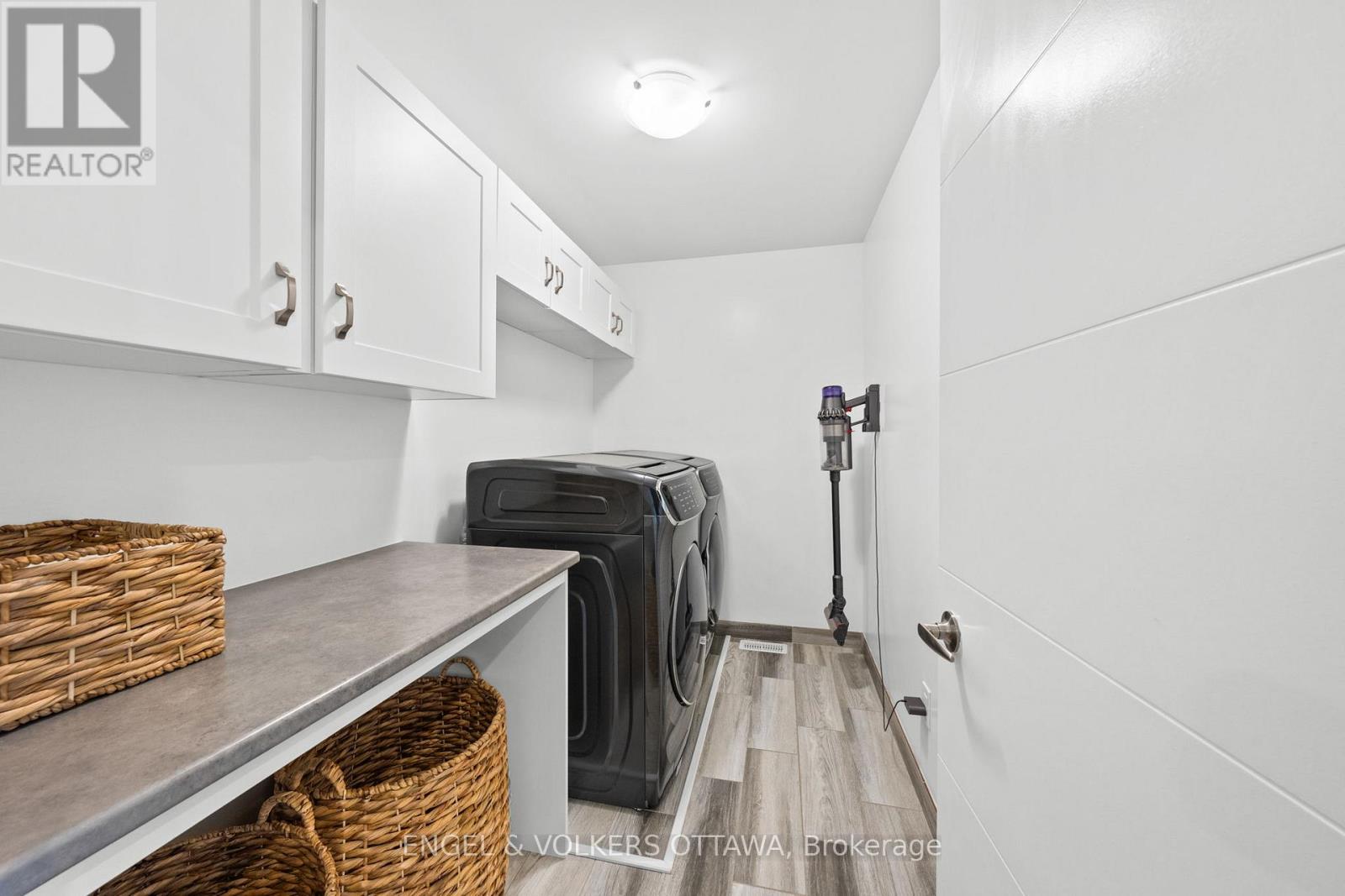 561 Rathburn Lane, Ottawa, Ontario  K1T 0T3 - Photo 23 - X12955308