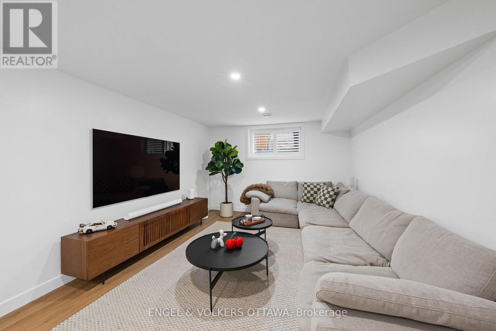 561 Rathburn Lane, Ottawa, Ontario  K1T 0T3 - Photo 24 - X12955308