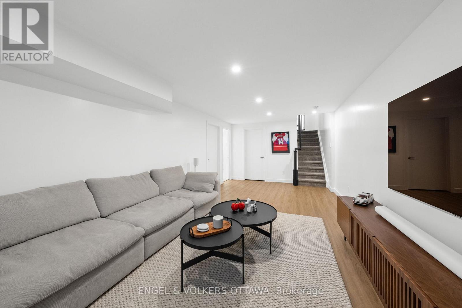 561 Rathburn Lane, Ottawa, Ontario  K1T 0T3 - Photo 25 - X12955308