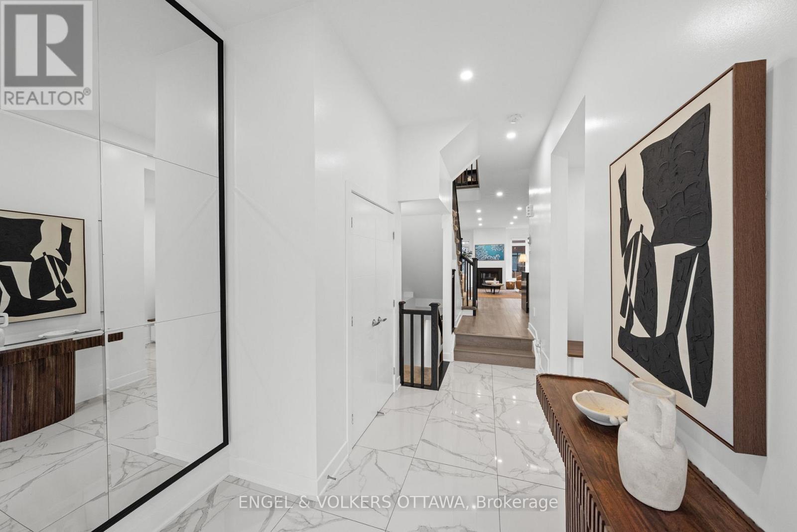 561 Rathburn Lane, Ottawa, Ontario  K1T 0T3 - Photo 3 - X12955308