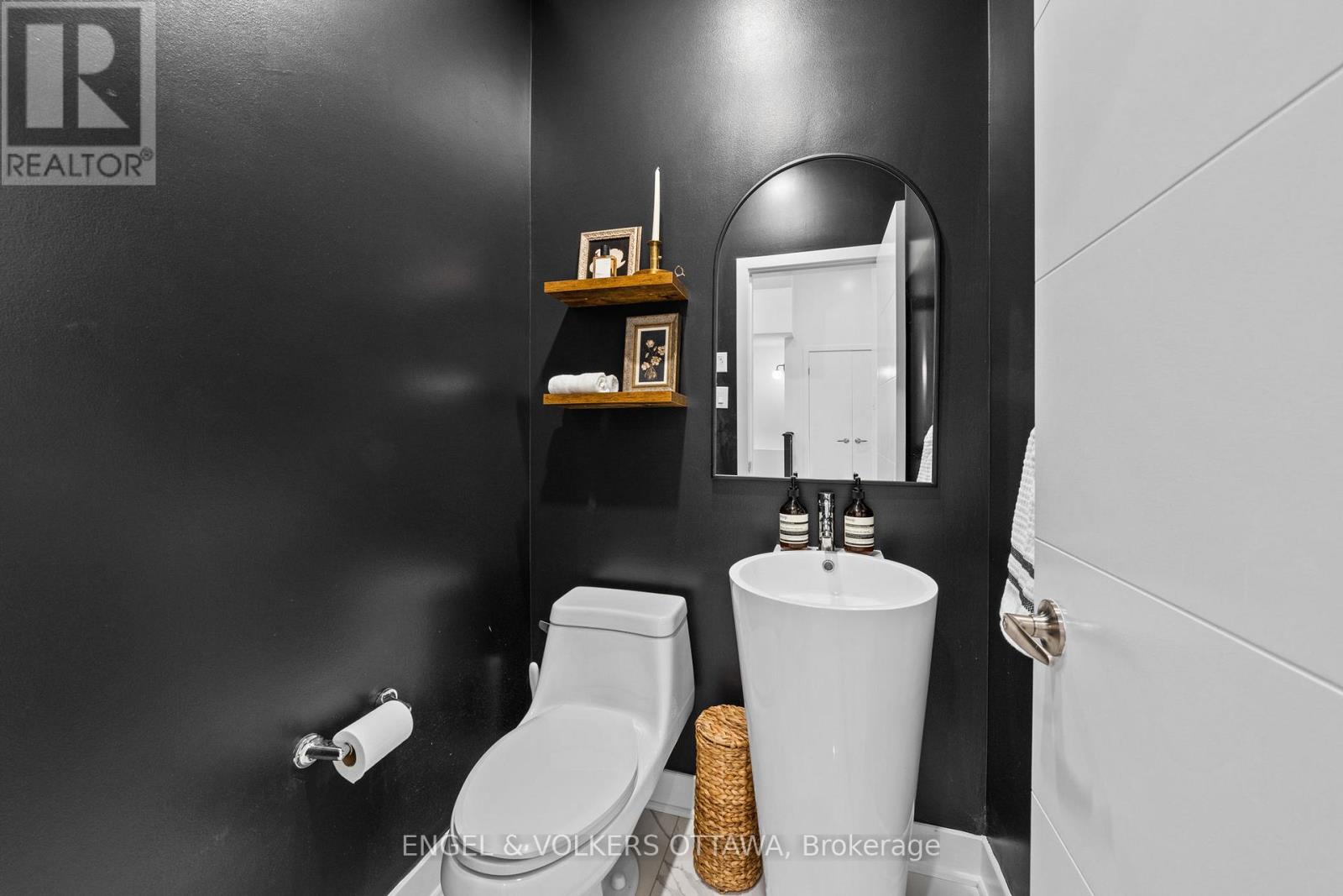 561 Rathburn Lane, Ottawa, Ontario  K1T 0T3 - Photo 5 - X12955308