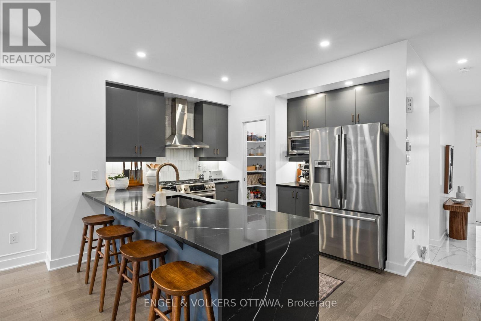 561 Rathburn Lane, Ottawa, Ontario  K1T 0T3 - Photo 6 - X12955308