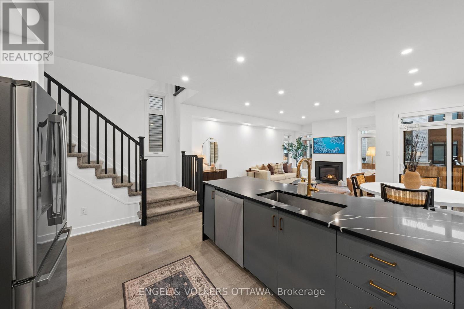 561 Rathburn Lane, Ottawa, Ontario  K1T 0T3 - Photo 8 - X12955308