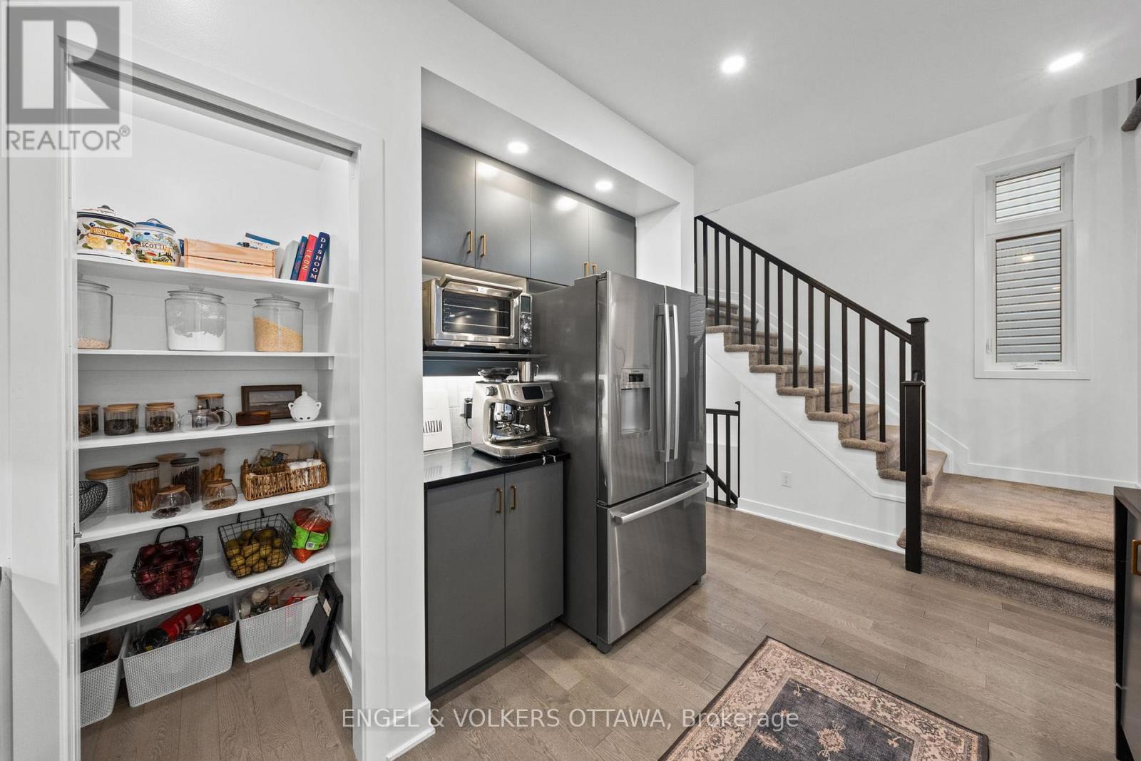 561 Rathburn Lane, Ottawa, Ontario  K1T 0T3 - Photo 9 - X12955308