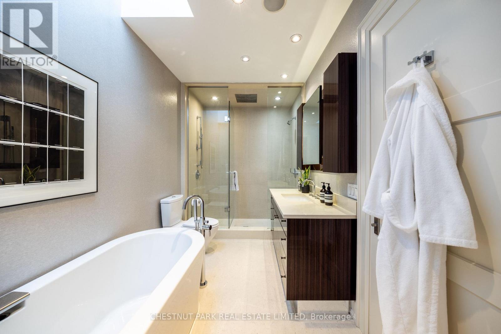 70 Summerhill Gardens, Toronto, Ontario  M4T 1B4 - Photo 19 - C12911702