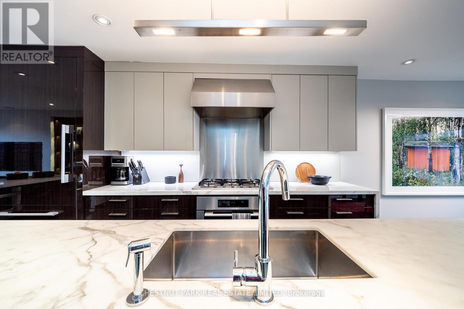 70 Summerhill Gardens, Toronto, Ontario  M4T 1B4 - Photo 4 - C12911702