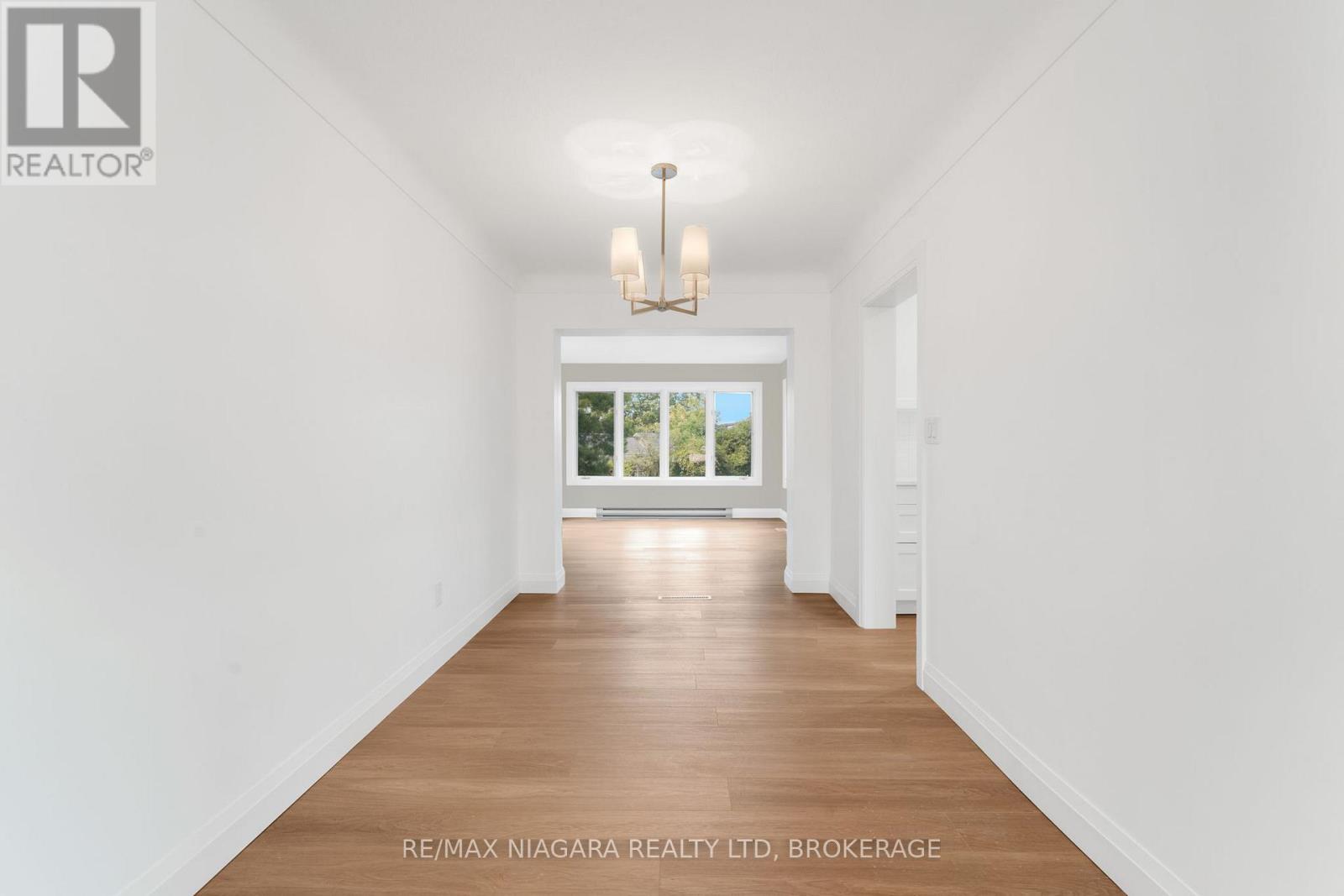 10 West Hampton Road, St. Catharines, Ontario  L2T 3E5 - Photo 12 - X12955262