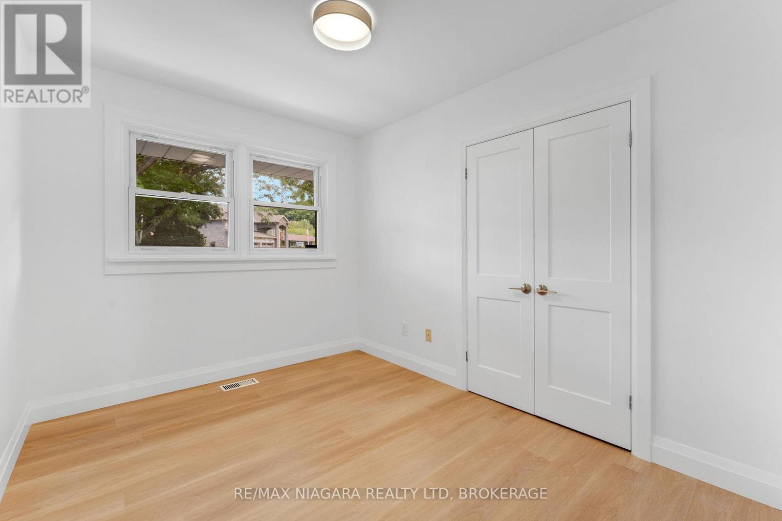 10 West Hampton Road, St. Catharines, Ontario  L2T 3E5 - Photo 16 - X12955262