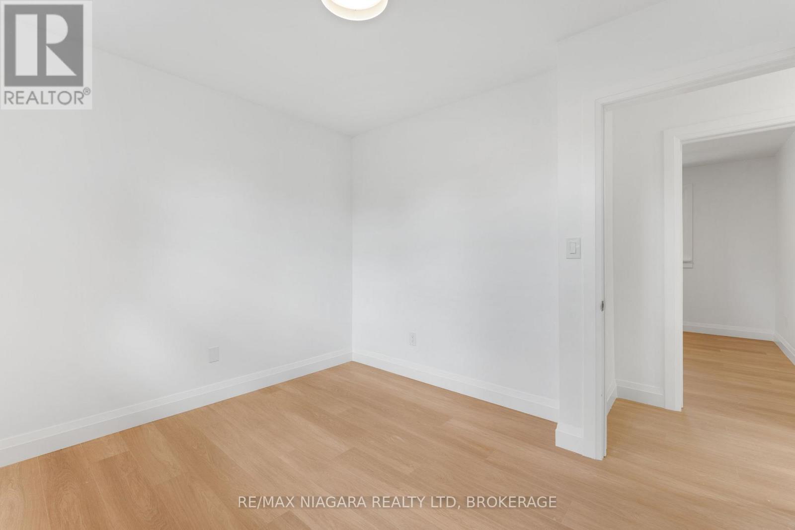 10 West Hampton Road, St. Catharines, Ontario  L2T 3E5 - Photo 20 - X12955262