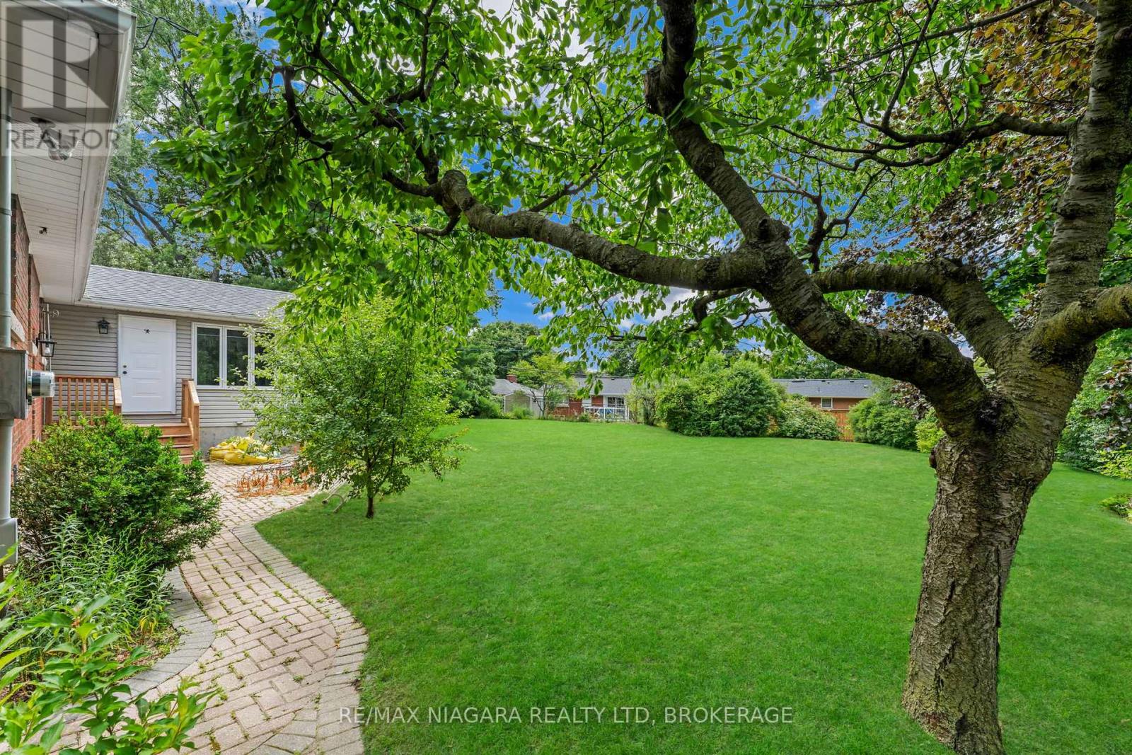 10 West Hampton Road, St. Catharines, Ontario  L2T 3E5 - Photo 31 - X12955262