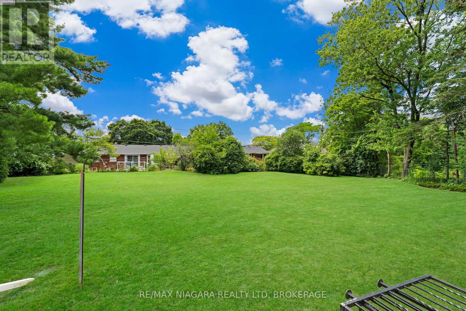 10 West Hampton Road, St. Catharines, Ontario  L2T 3E5 - Photo 32 - X12955262