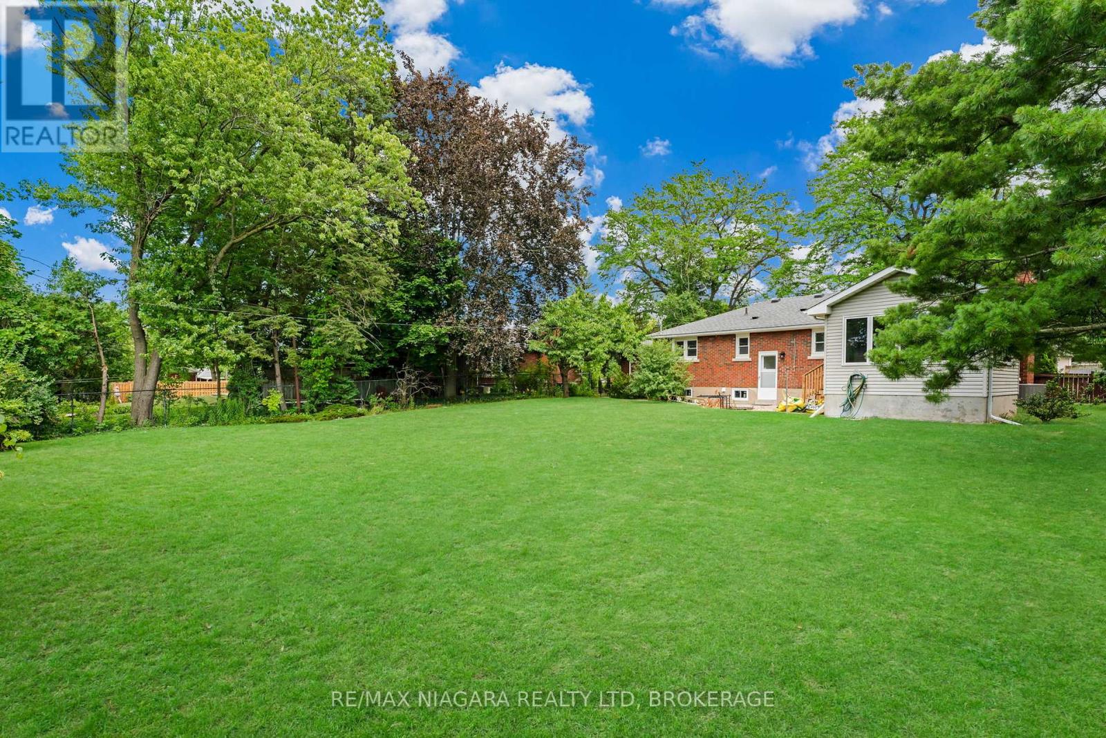 10 West Hampton Road, St. Catharines, Ontario  L2T 3E5 - Photo 34 - X12955262