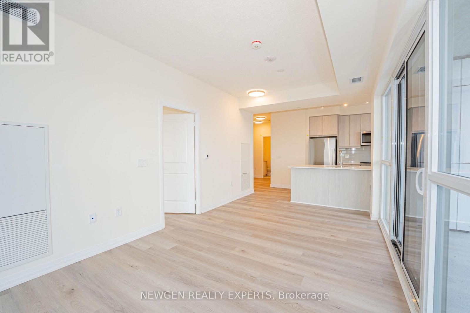 1706 - 15 Watergarden Drive, Mississauga, Ontario  L5R 0H4 - Photo 6 - W12955282