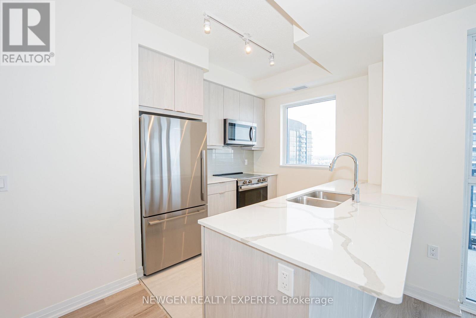 1706 - 15 Watergarden Drive, Mississauga, Ontario  L5R 0H4 - Photo 7 - W12955282