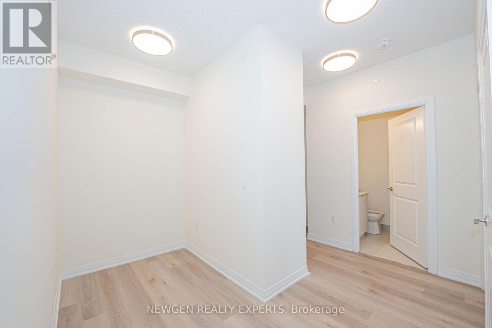 1706 - 15 Watergarden Drive, Mississauga, Ontario  L5R 0H4 - Photo 8 - W12955282