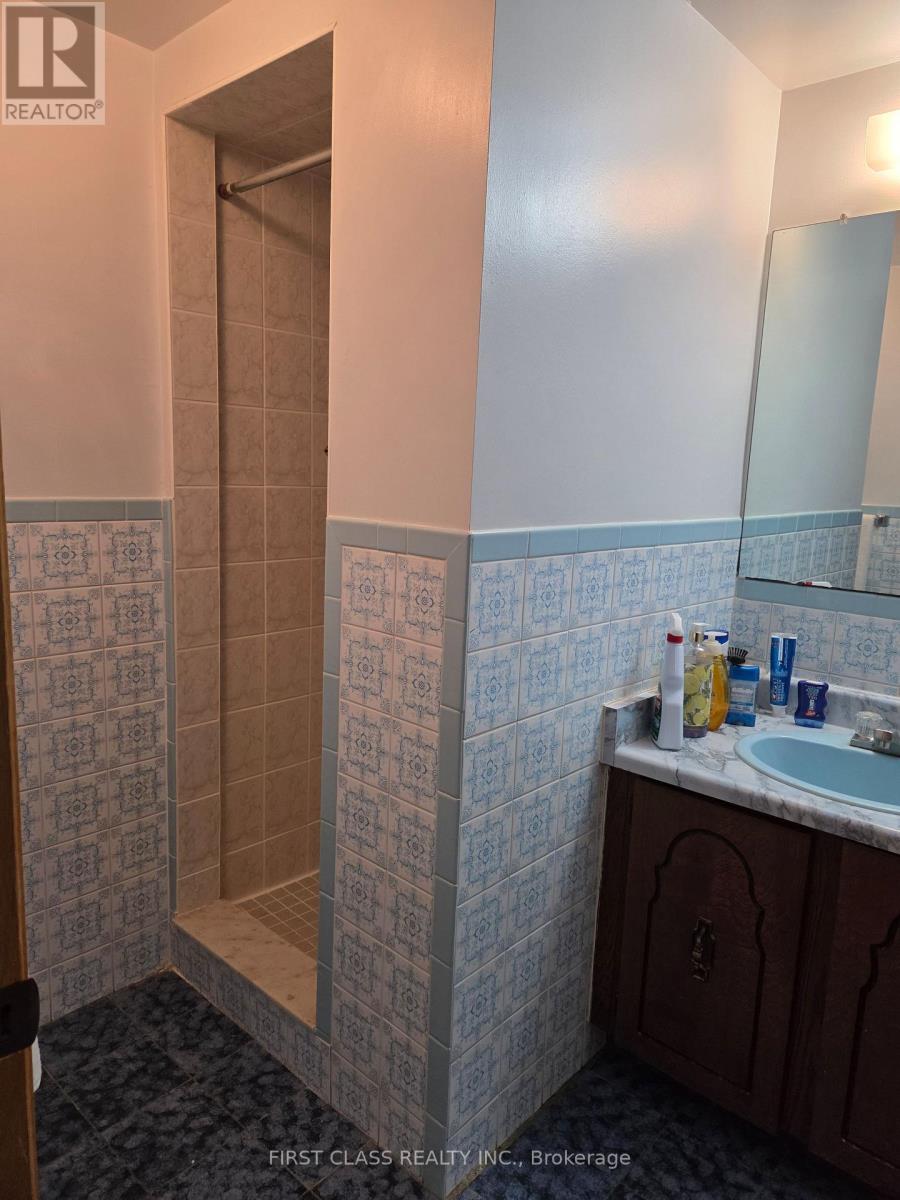 1622 Anworld Court, Mississauga, Ontario  L4W 2V9 - Photo 27 - W12955294