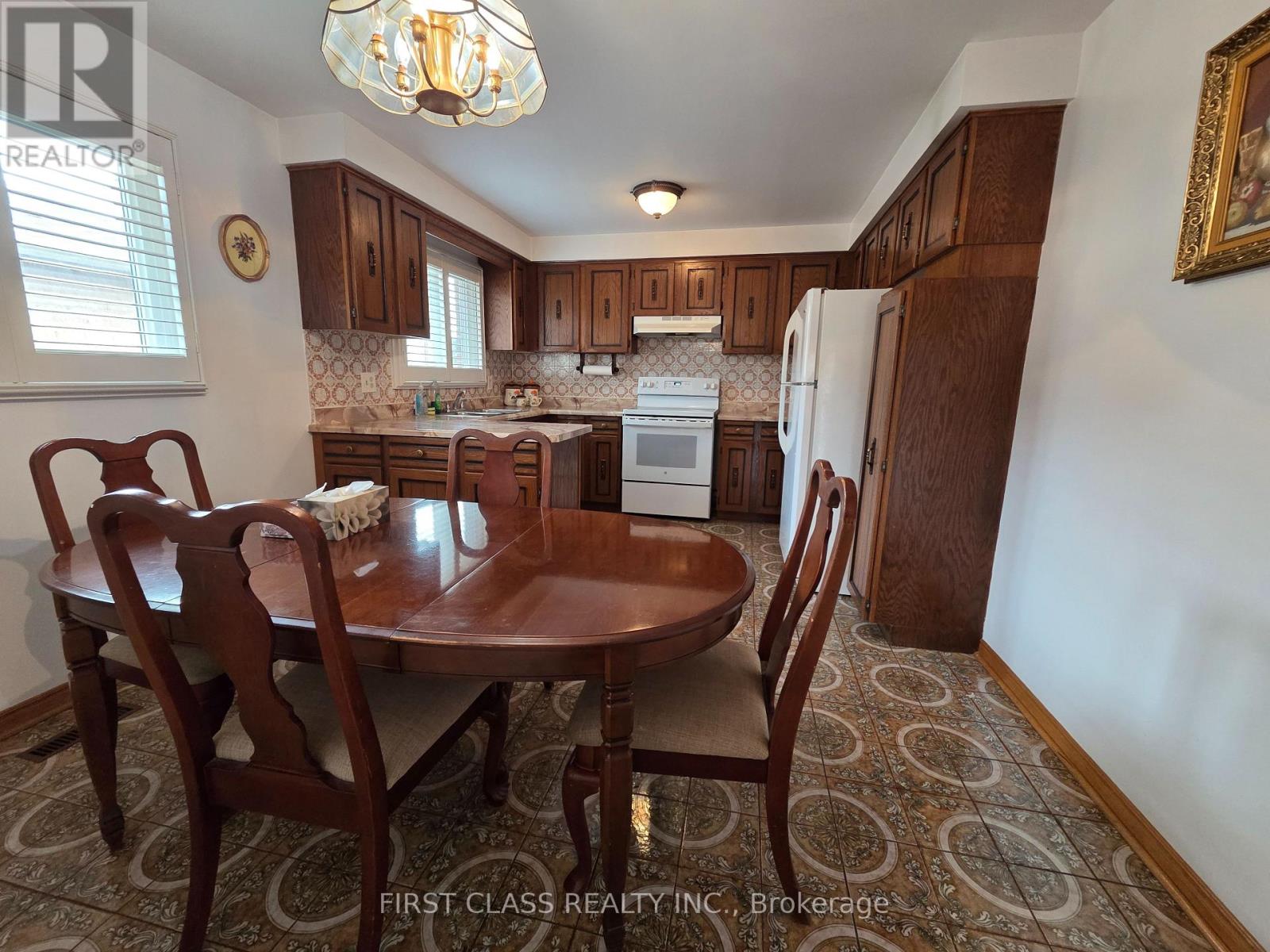 1622 Anworld Court, Mississauga, Ontario  L4W 2V9 - Photo 9 - W12955294