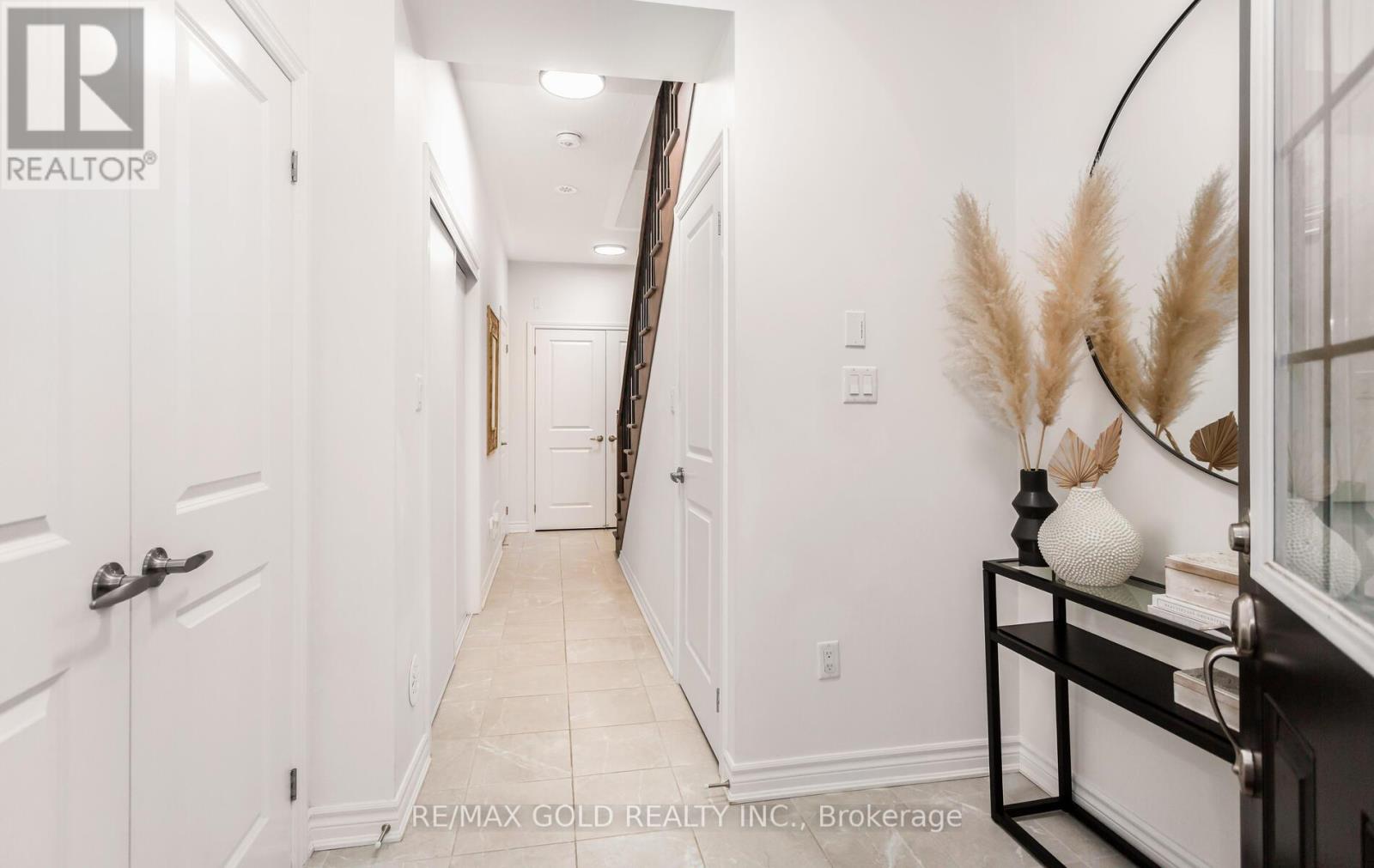 1185 Lloyd Landing, Milton, Ontario  L9T 2X5 - Photo 4 - W12955348