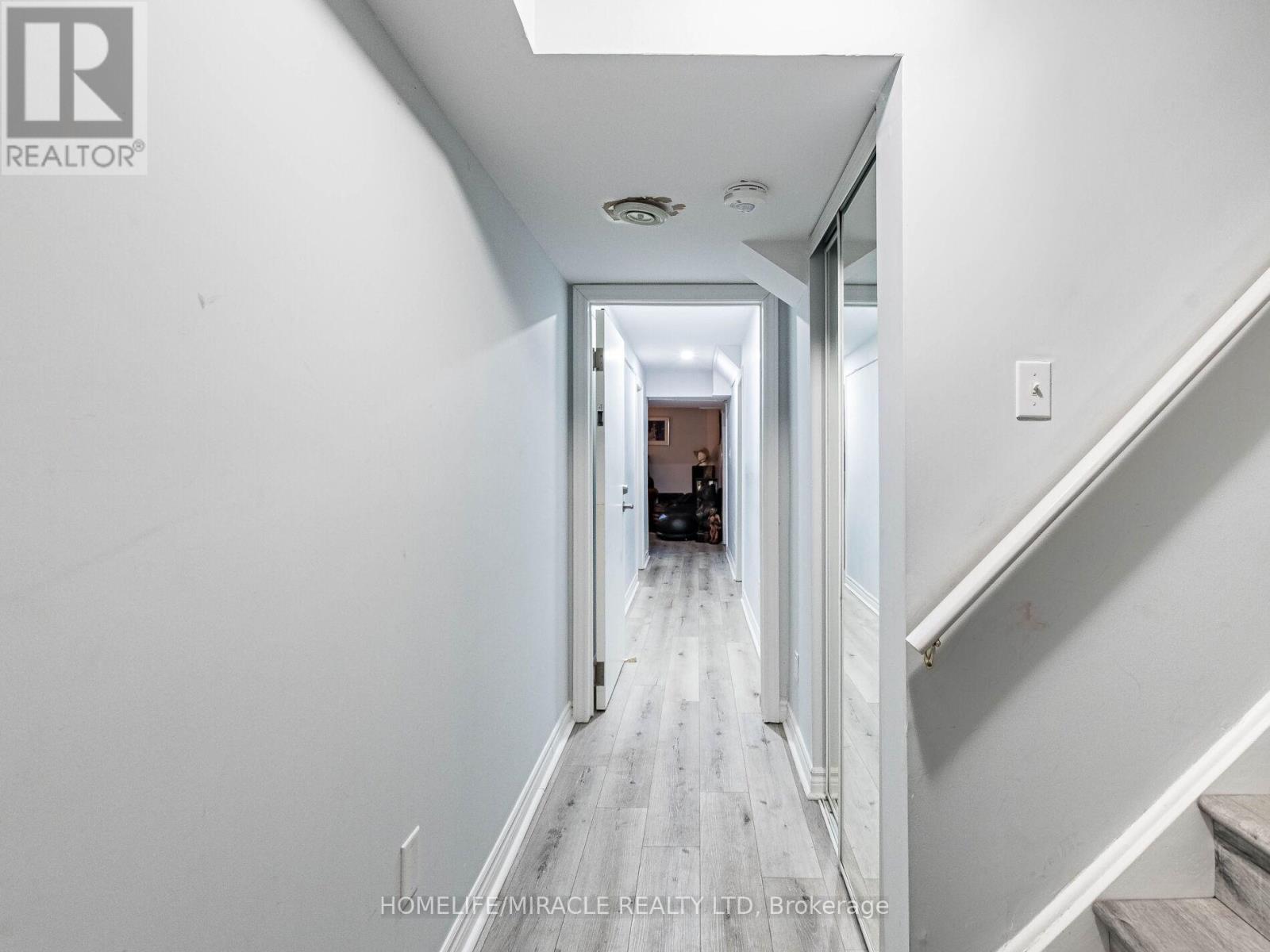 5 Sams Crescent, Brampton, Ontario  L7A 3T8 - Photo 33 - W12879334