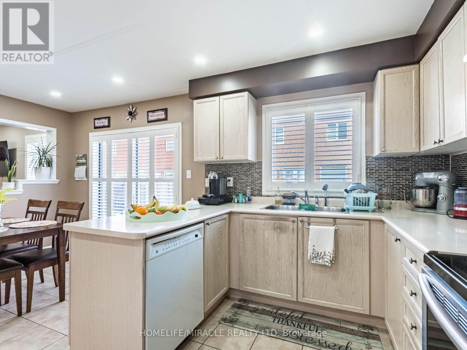 5 Sams Crescent, Brampton, Ontario  L7A 3T8 - Photo 15 - W12879334