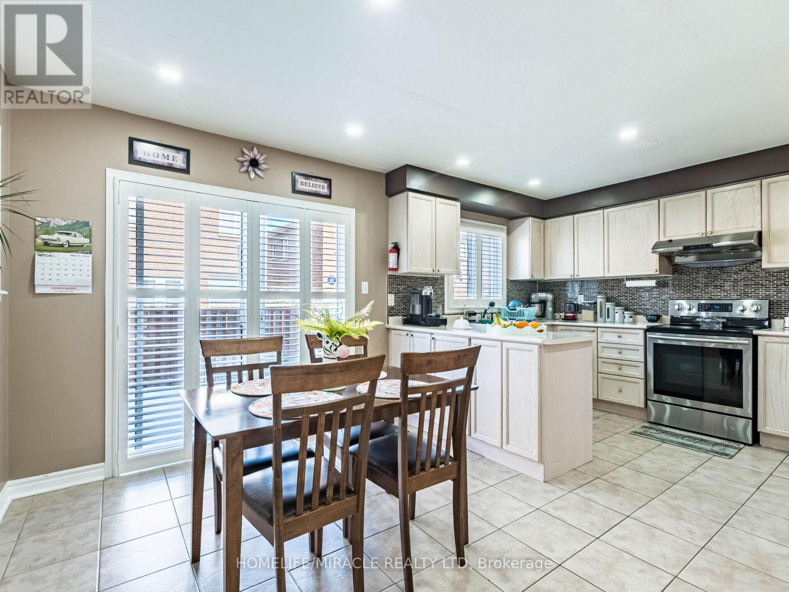 5 Sams Crescent, Brampton, Ontario  L7A 3T8 - Photo 12 - W12879334