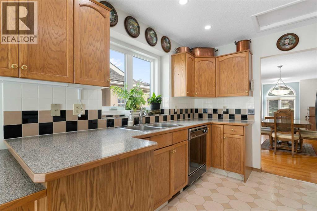 176 Christie Park Manor SW, Calgary, Alberta  T3H 2T6 - Photo 9 - A2293322