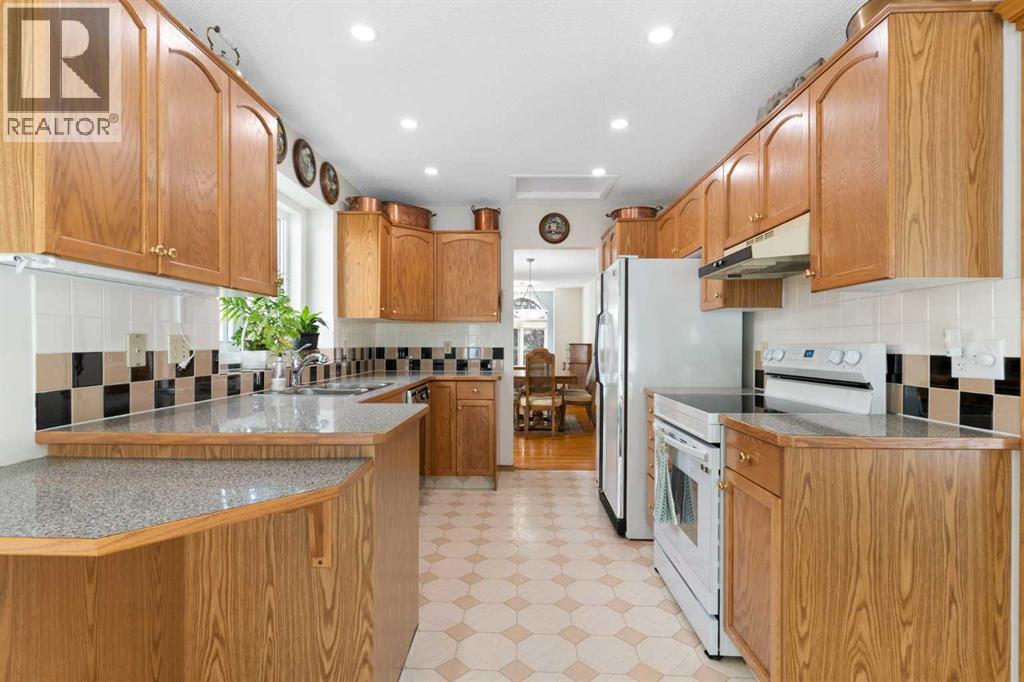 176 Christie Park Manor SW, Calgary, Alberta  T3H 2T6 - Photo 10 - A2293322