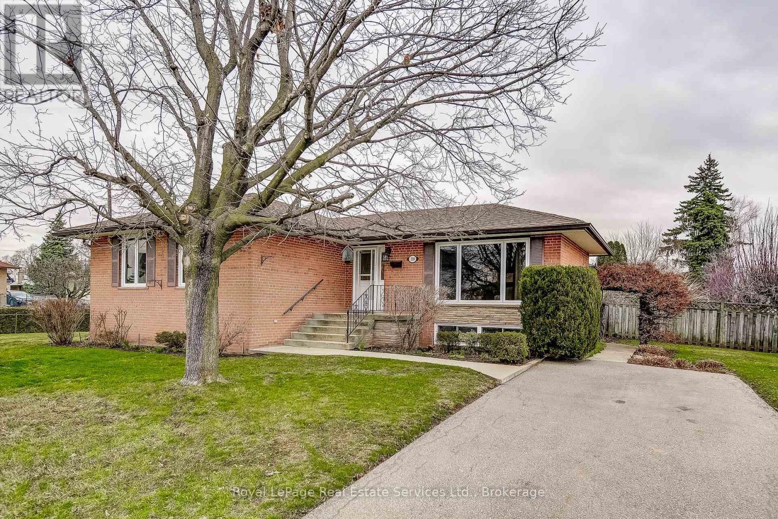 339 Weighton Avenue, Oakville, Ontario  L6R 2R5 - Photo 4 - W12955414