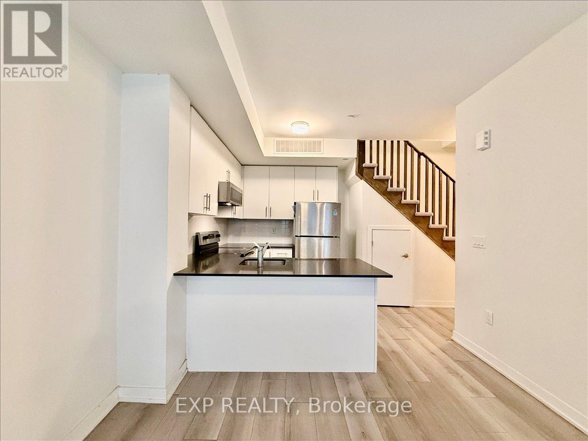 22 - 3405 Ridgeway Drive, Mississauga, Ontario  L5L 5T3 - Photo 7 - W12955152