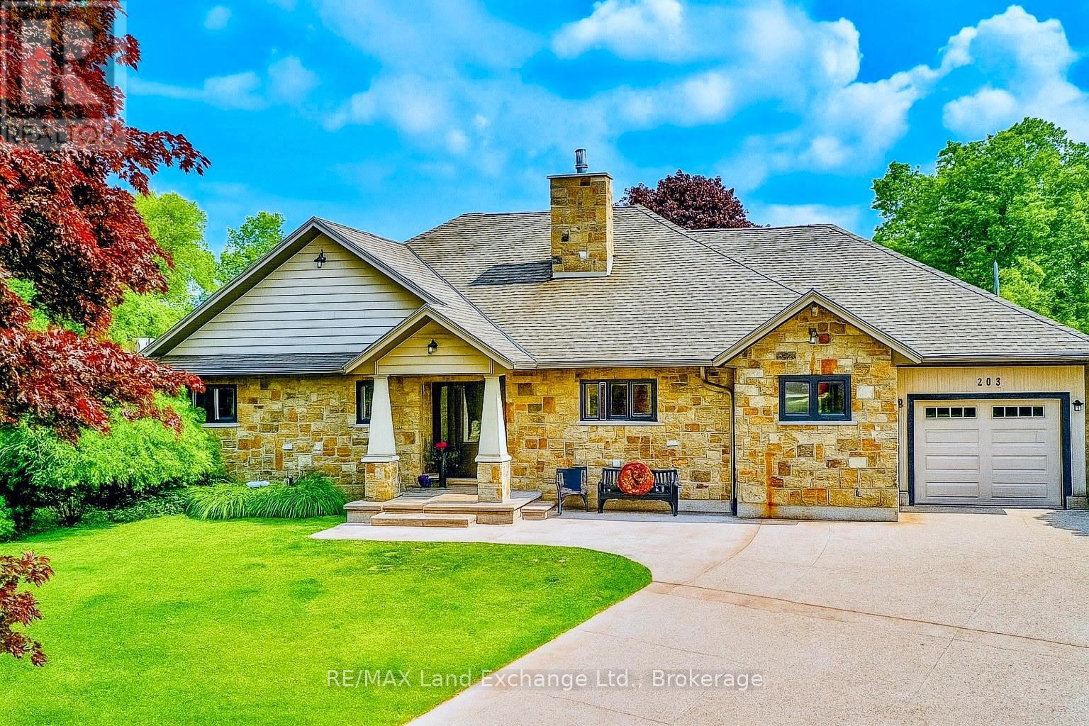 203 CAMPBELL CRESCENT, Kincardine, Ontario