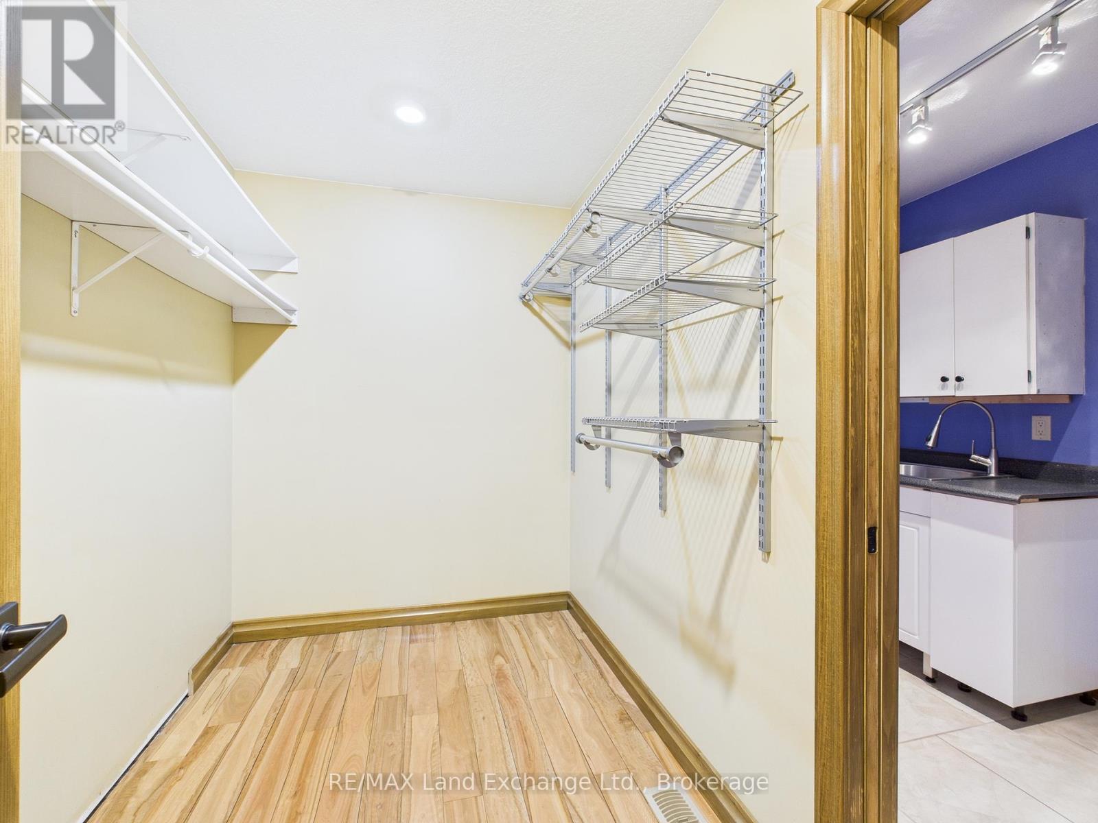 203 Campbell Crescent, Kincardine, Ontario  N2Z 1B9 - Photo 17 - X12955366