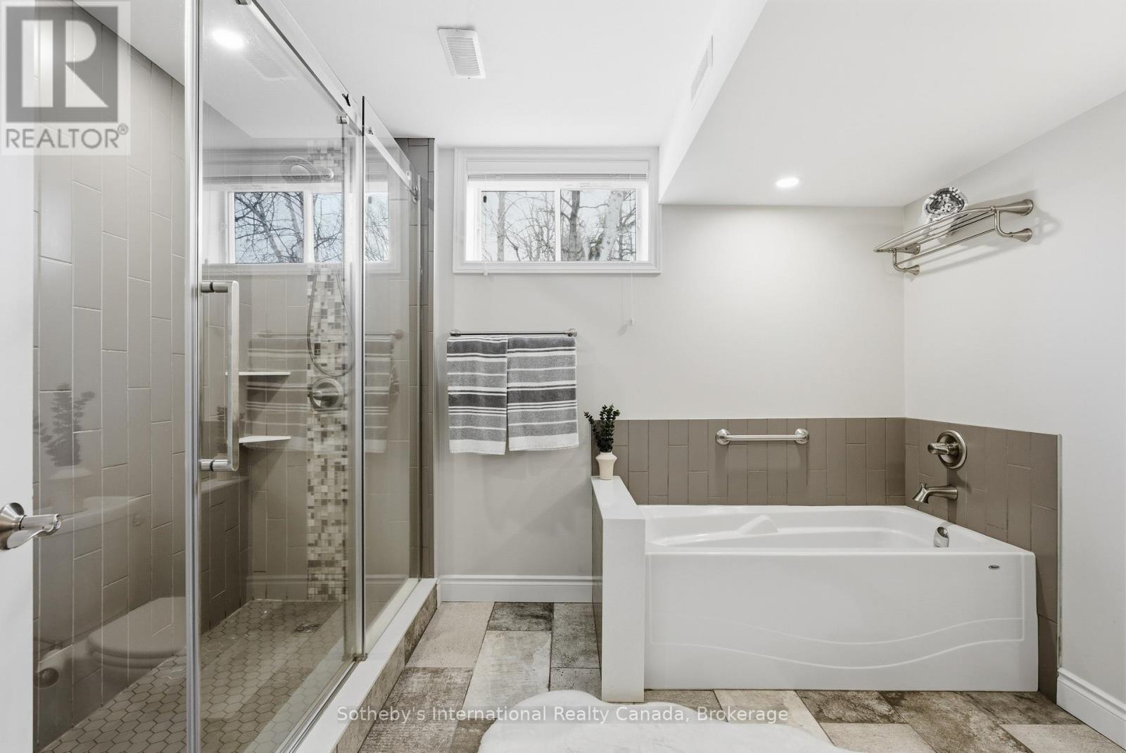 1099 Davis Drive, Gravenhurst, Ontario  P0E 1N0 - Photo 31 - X12955436