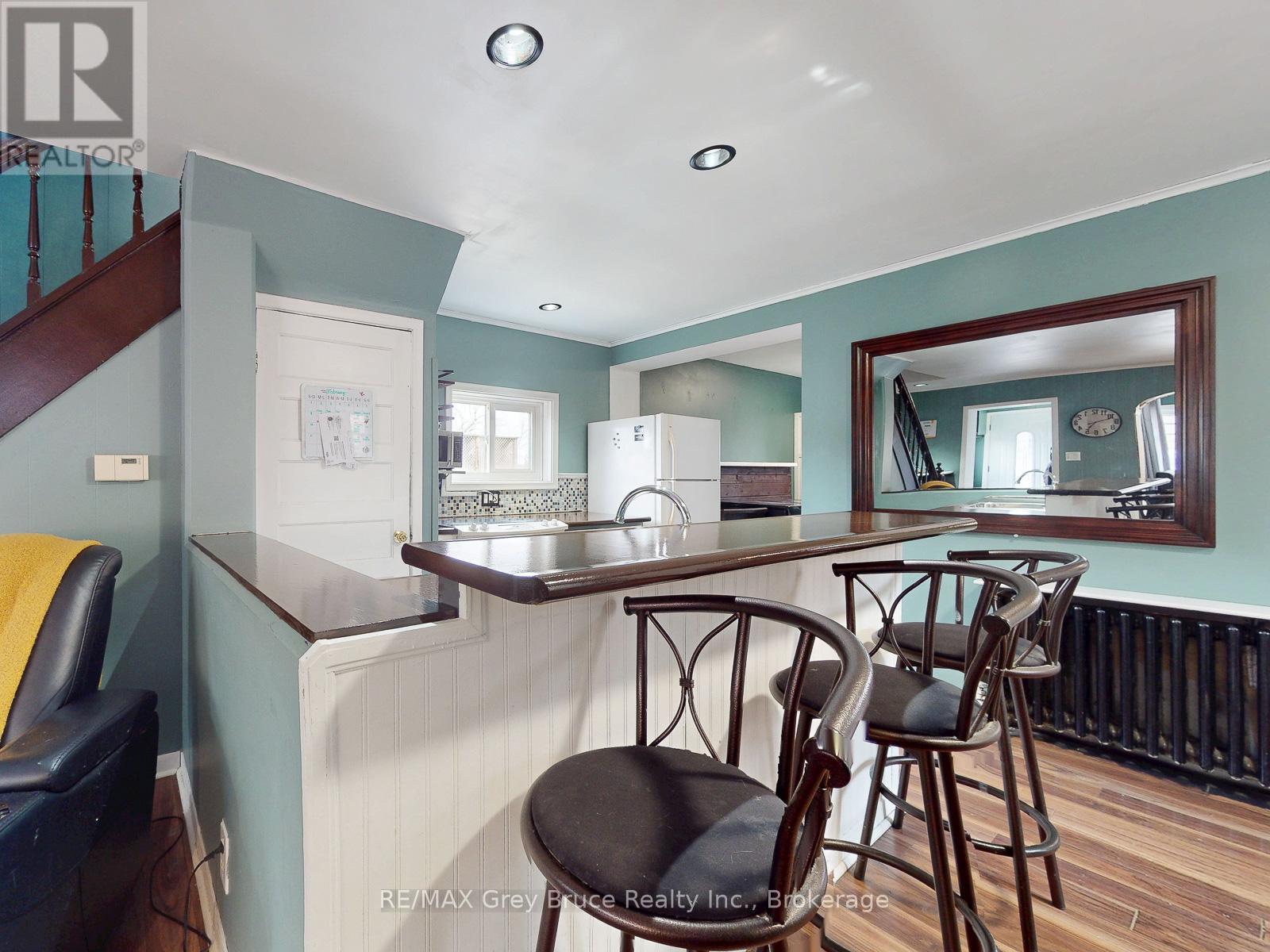 561 17th Street W, Owen Sound, Ontario  N4K 4B6 - Photo 11 - X12955440