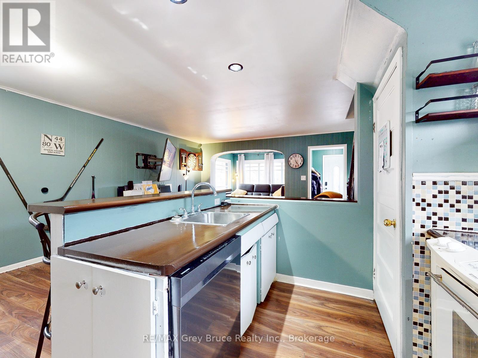 561 17th Street W, Owen Sound, Ontario  N4K 4B6 - Photo 14 - X12955440